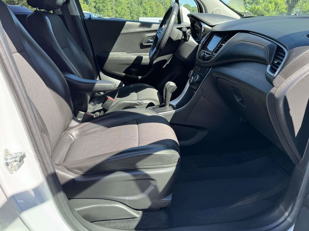 Used 2020 White Chevrolet LT image 15