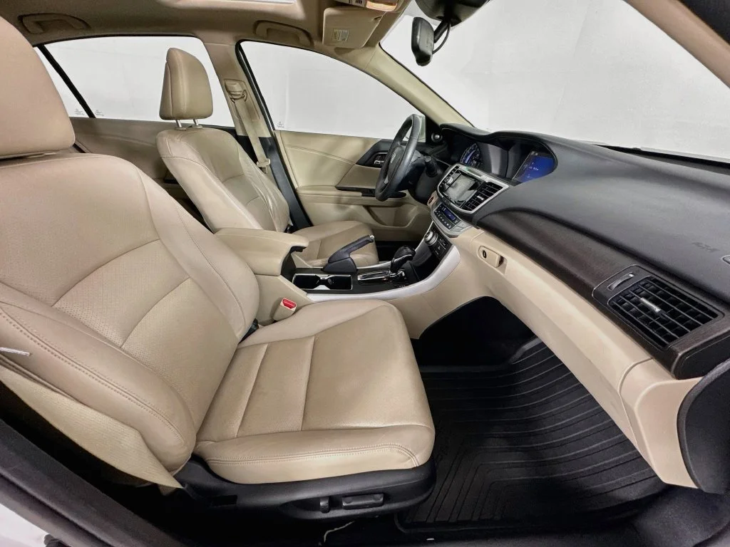 Used 2015 White Honda EX-L image 35