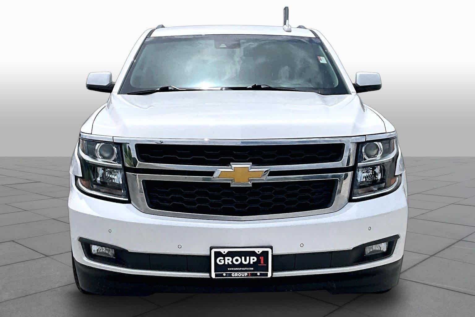 Used 2019 Iridescent Pearl Tricoat Chevrolet LT image 3
