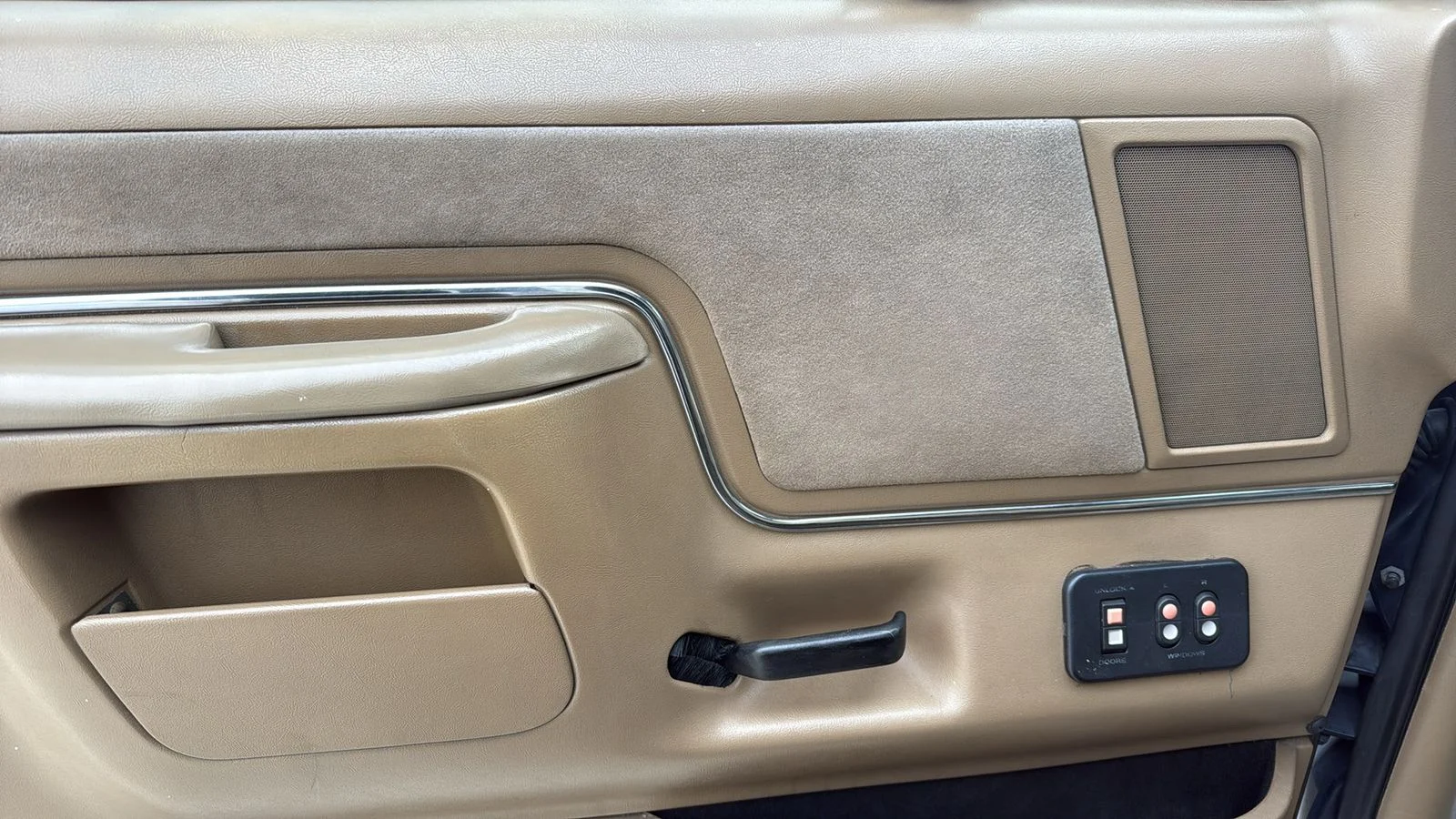 Used 1988  Ford XLT image 57