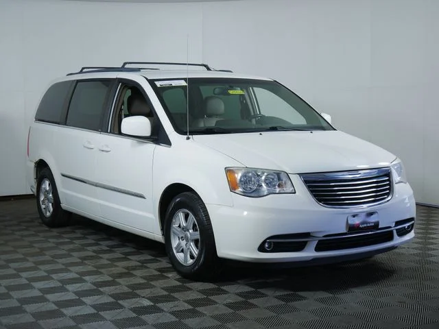 Used 2012 White Chrysler Touring image 1