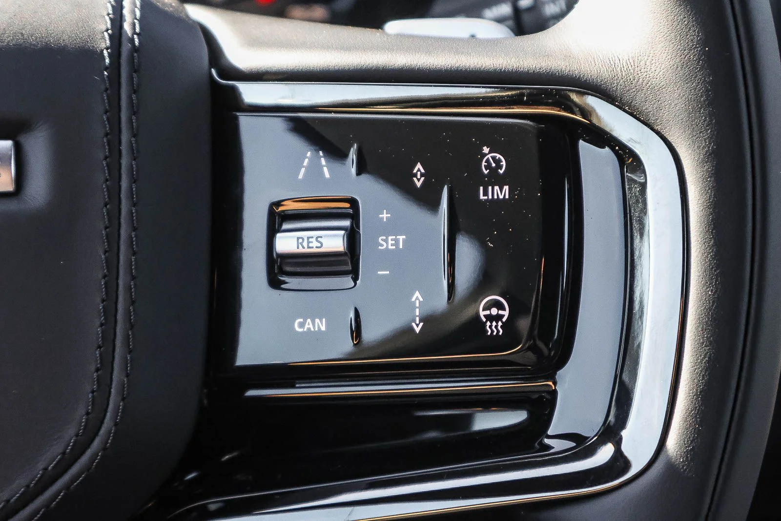 New 2026 Fuji White Land Rover S image 34