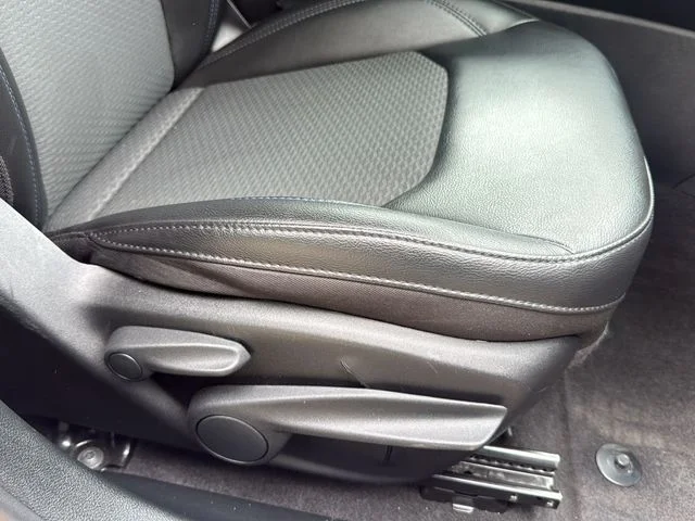 Used 2022 Silver Jeep Latitude image 17
