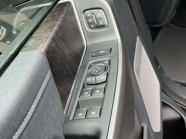 New 2027 Carbonized Gray Metallic Ford F-250® Lariat® image 19