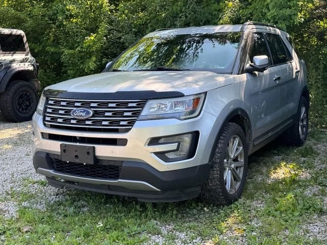 Used 2017 Ingot Silver Metallic Ford Limited image 2