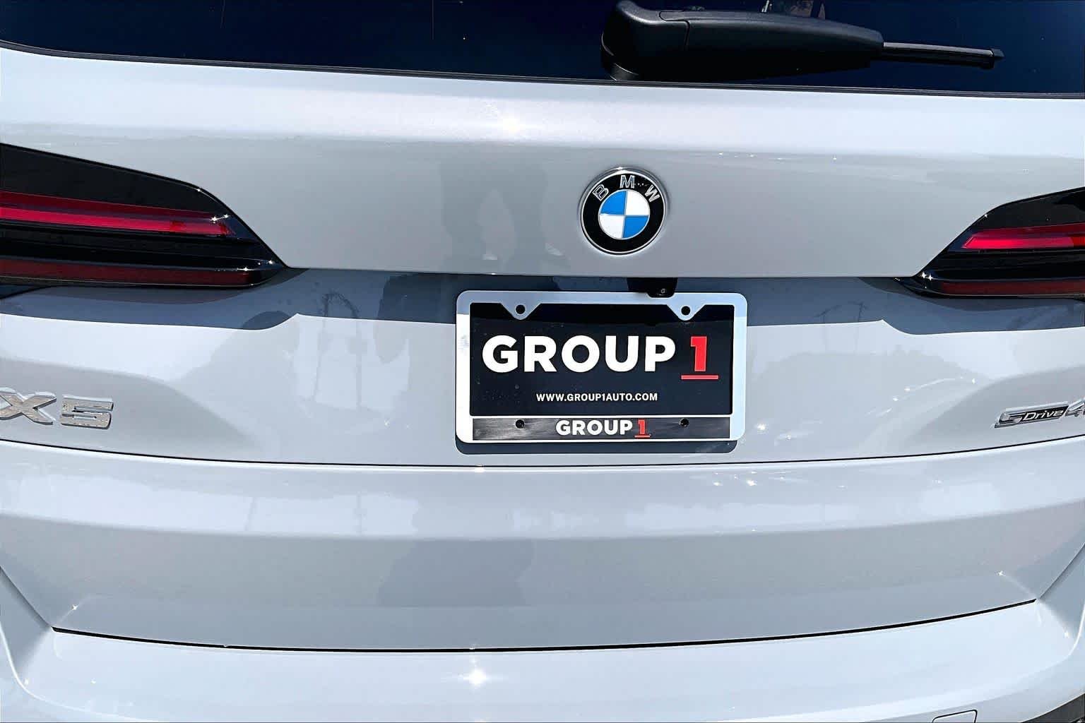 Used 2026 Brooklyn Grey Metallic BMW sDrive40i image 9