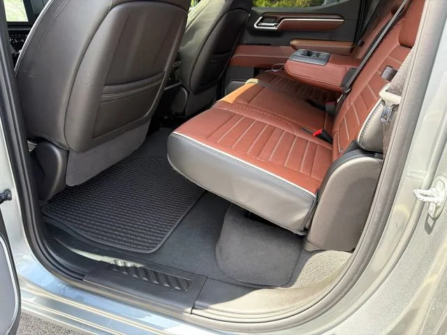 Used 2025 Sterling Metallic GMC Denali Ultimate image 20