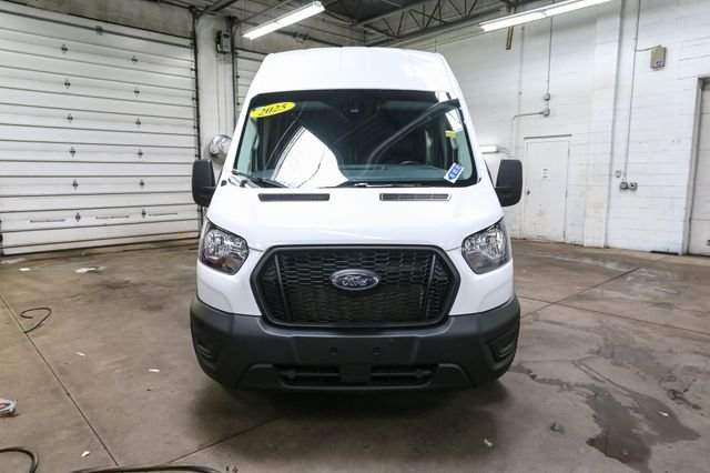 Used 2025  Ford Base image 4