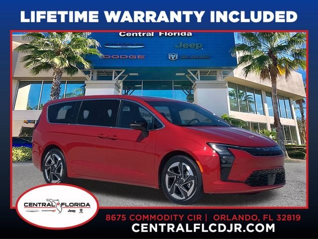 2027 Chrysler Pacifica Limited's photo