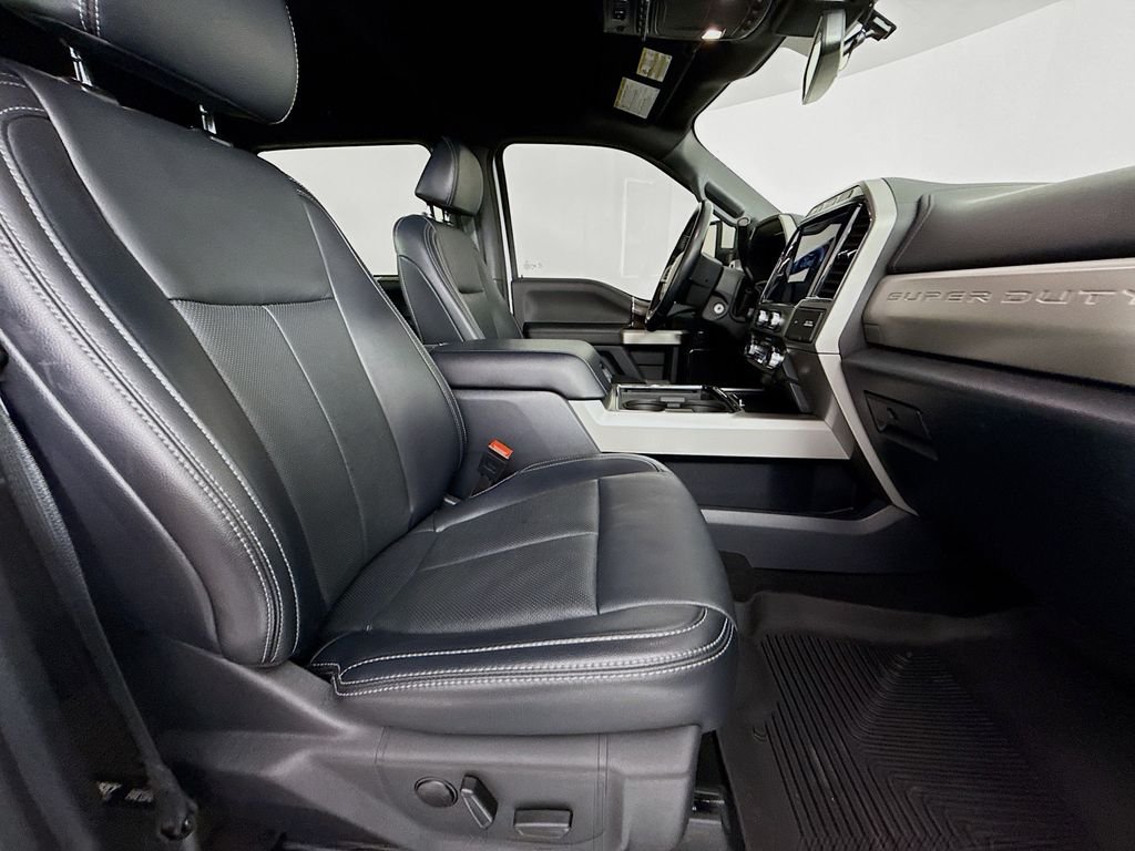 Used 2022 White Ford Lariat image 24