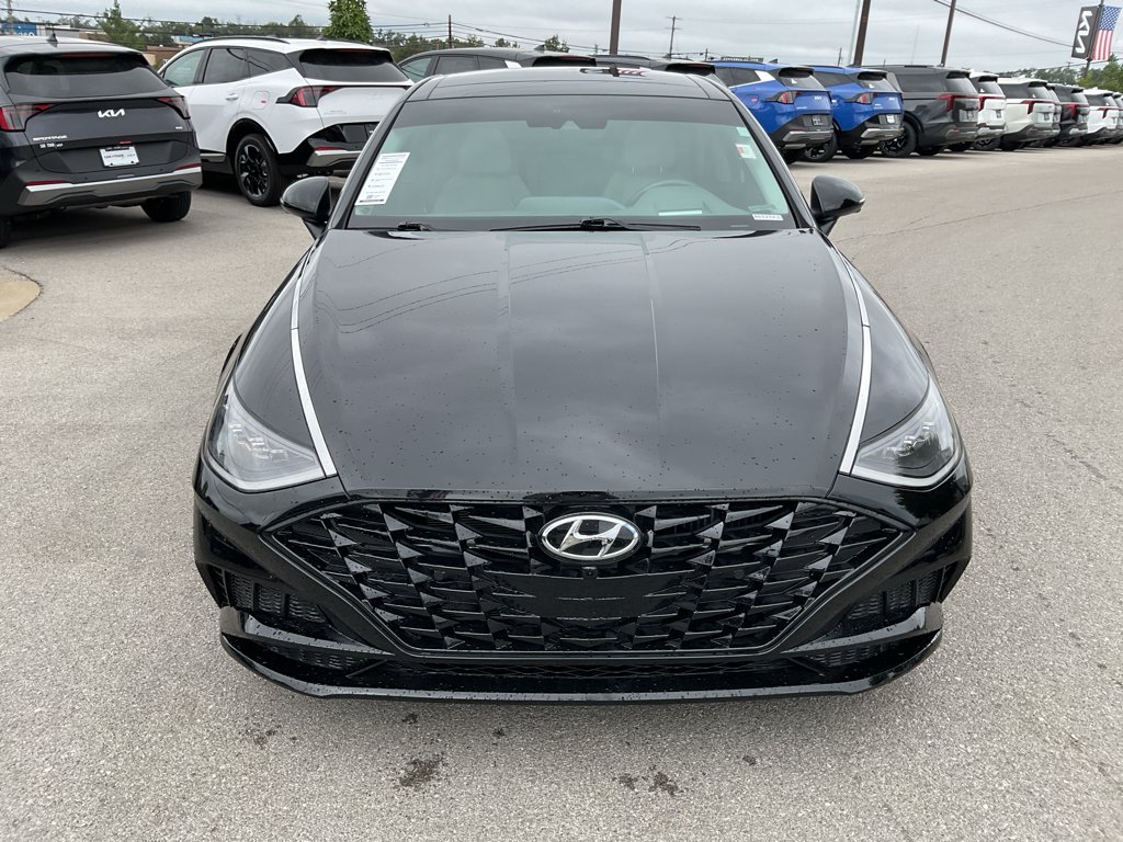 Used 2023 Onyx Black Hyundai Limited image 3
