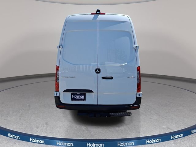 New 2026 Arctic+White Mercedes-Benz Cargo 170 WB image 6