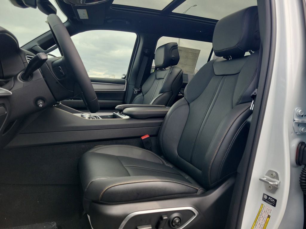 New 2026 Bright White Clear-Coat Exterior Paint Jeep  image 22