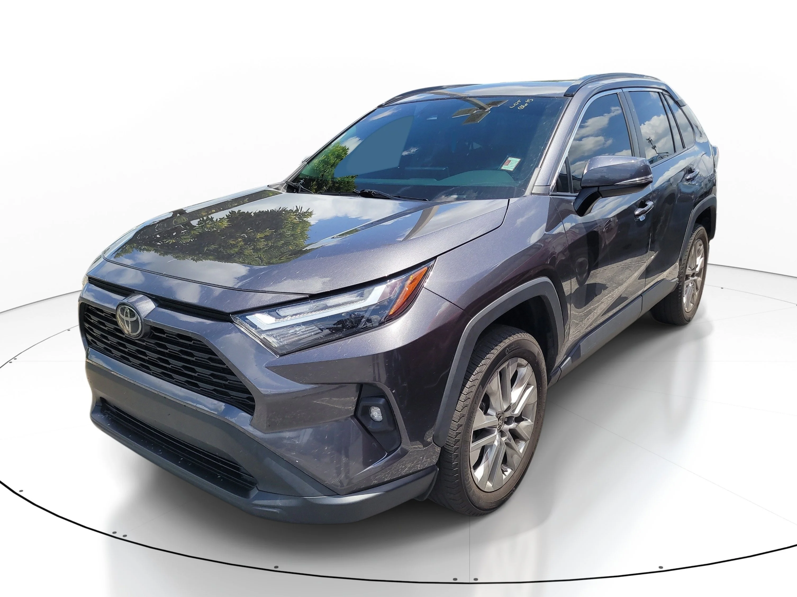 Used 2024 Magnetic Gray Metallic Toyota XLE Premium image 3