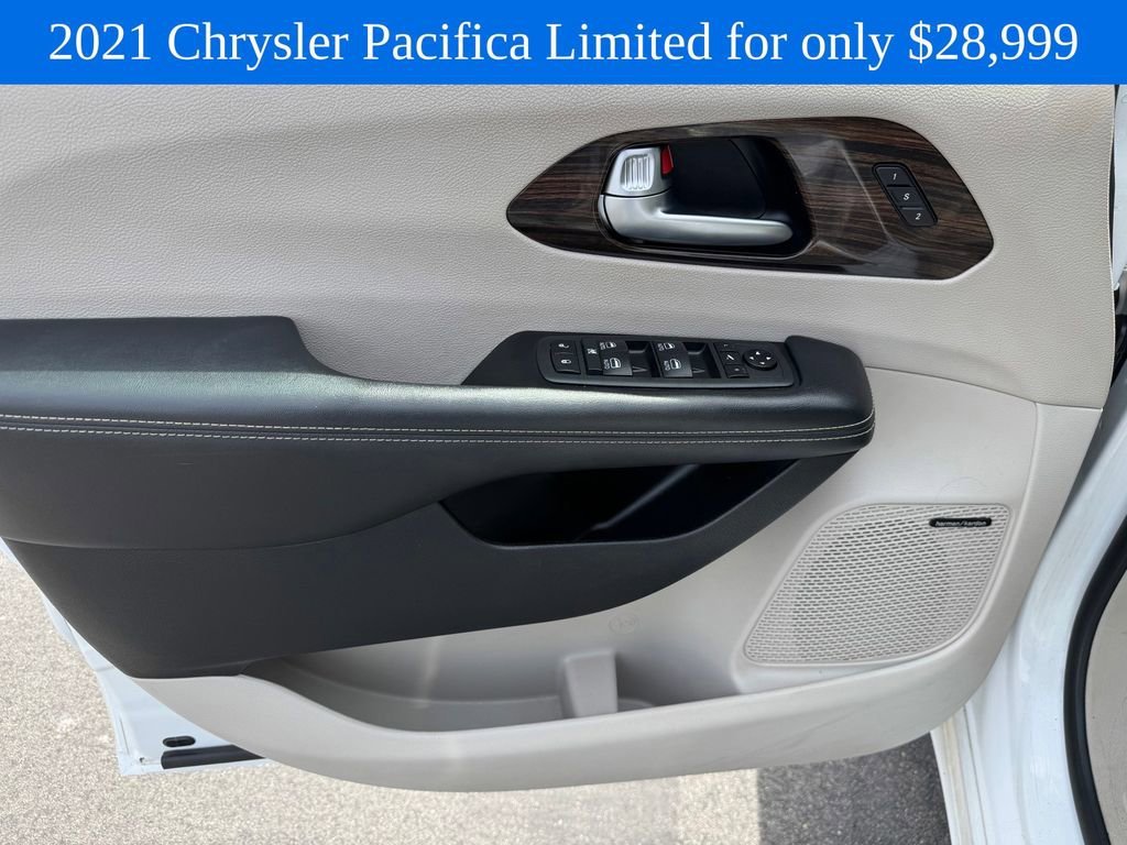 Used 2021 White Chrysler Limited image 19