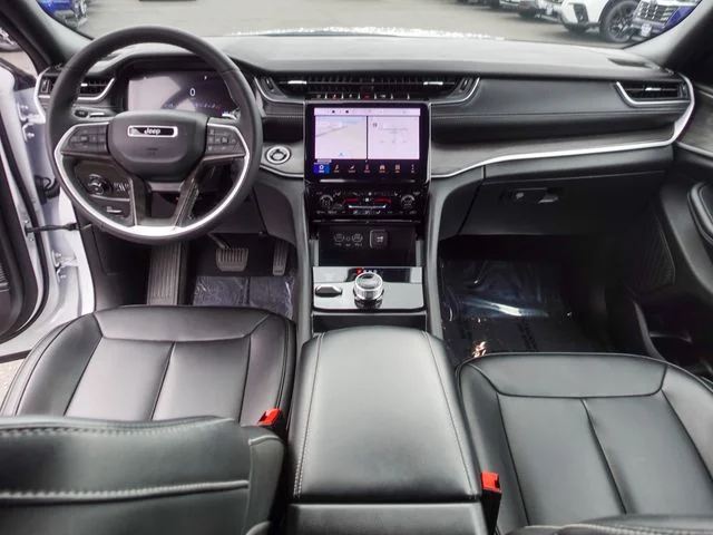 Used 2025 White Jeep Limited image 27