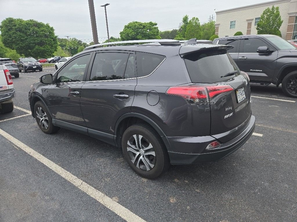 Used 2017  Toyota LE image 4