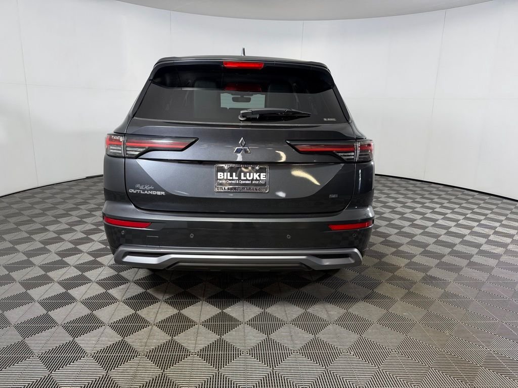 Certified Used 2025 Gray Mitsubishi SE image 9