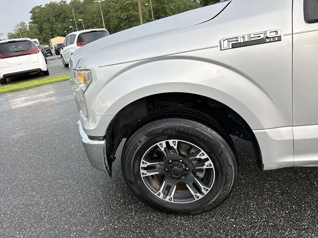 Used 2015 Ingot Silver Ford XLT image 9