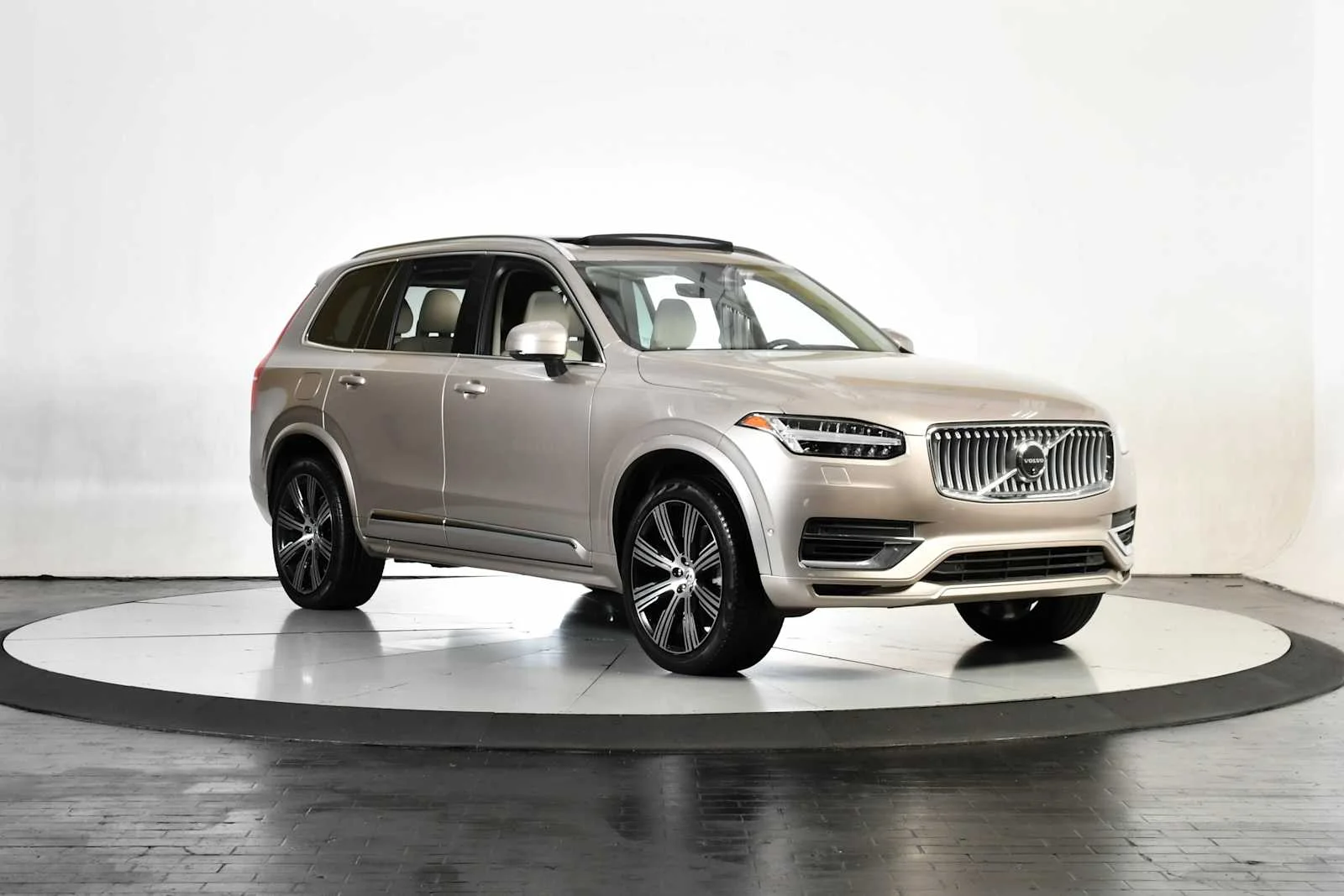 Used 2025 Bright Dusk Metallic Volvo Ultra image 8