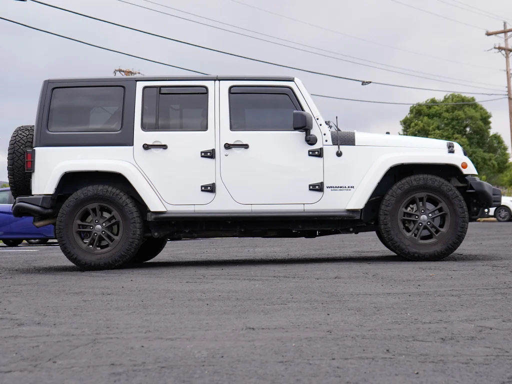 Used 2017 Bright White Clearcoat Jeep Winter image 12