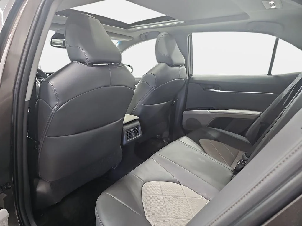 Used 2018 Brown Toyota XLE image 13
