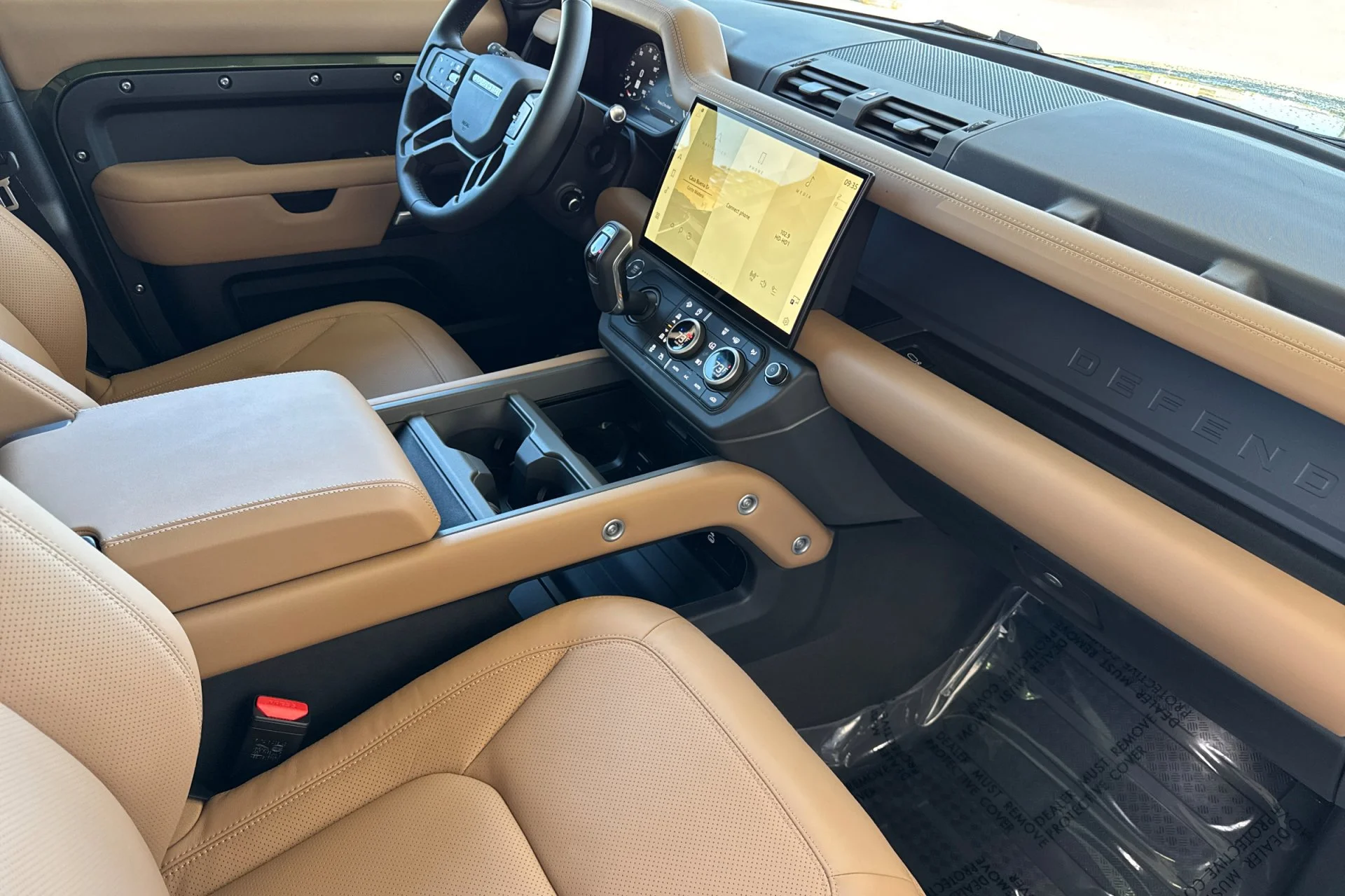 New 2026 Woolstone Green Land Rover X-Dynamic SE image 18