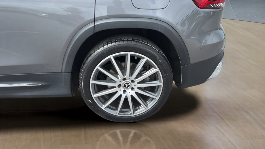 Used 2023  Mercedes-Benz GLB 250 image 18
