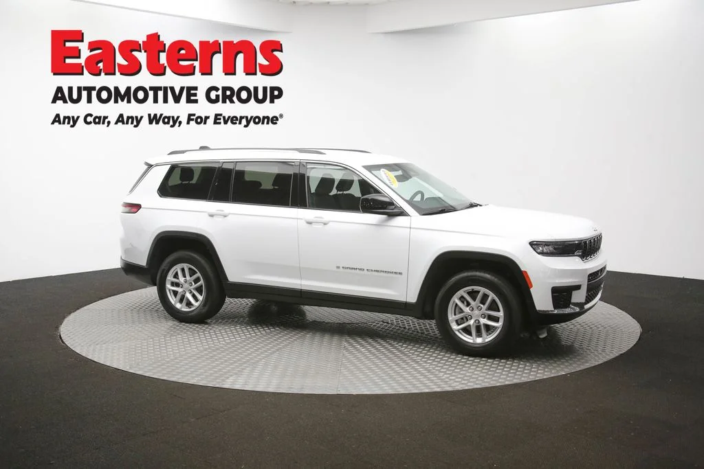 Used 2023 White Jeep Laredo image 48
