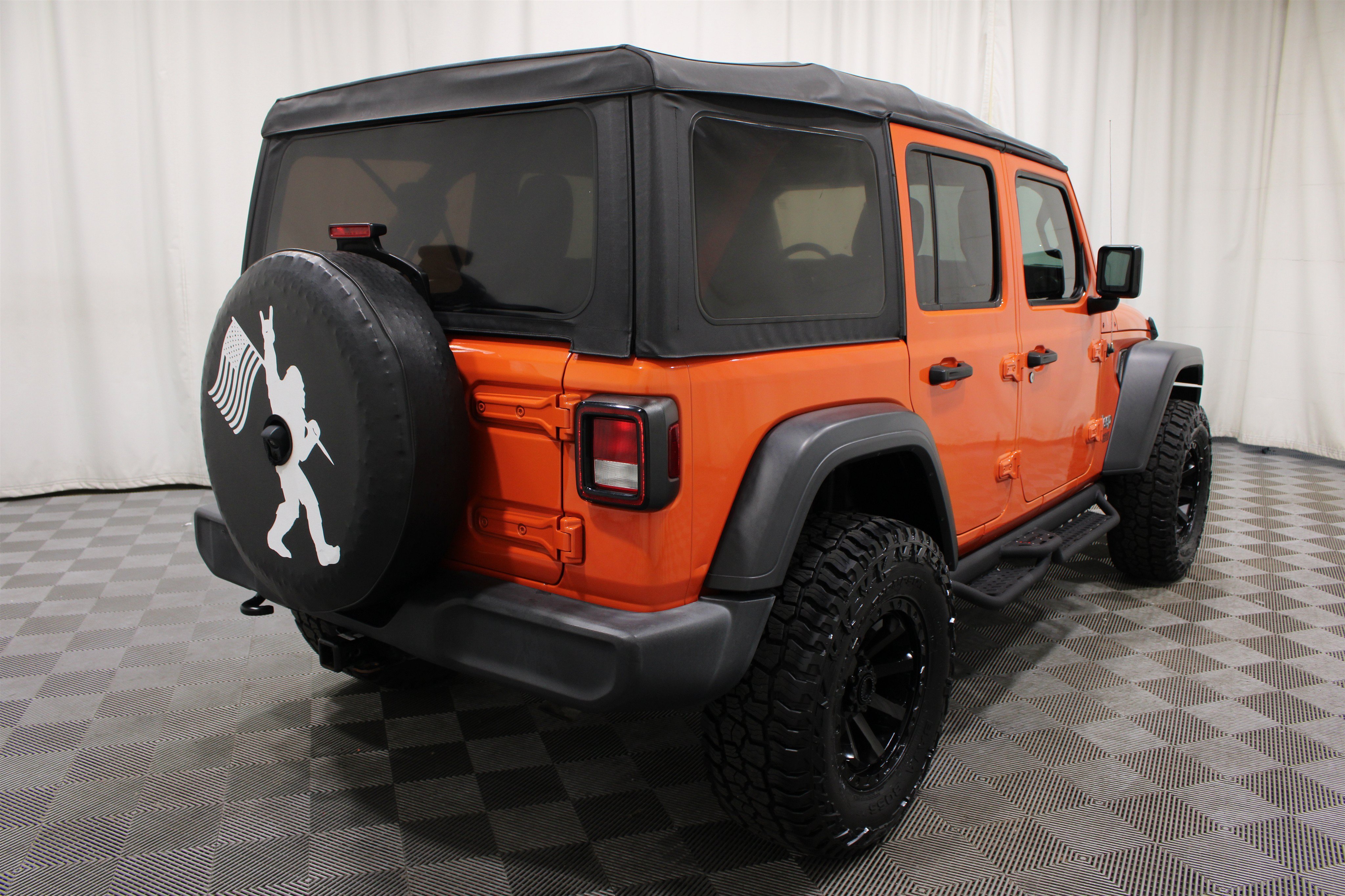 Used 2018 Punkn Metallic Clearcoat Jeep Sport image 24