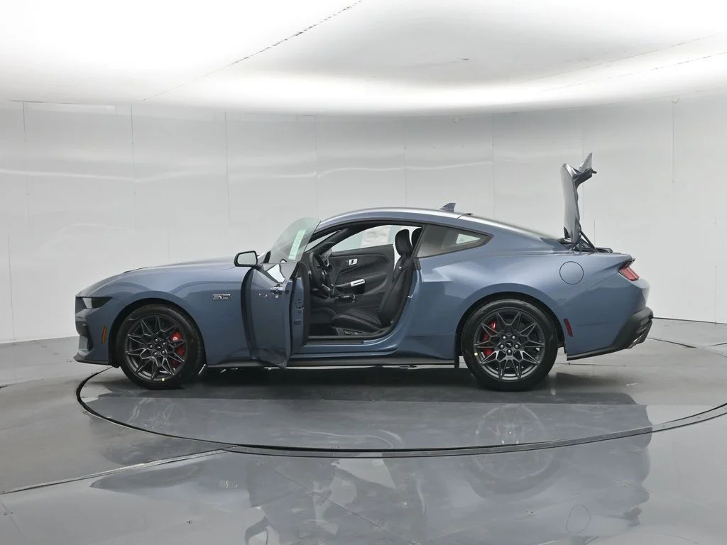 New 2026 Vapor Blue Metallic Ford GT Premium image 31