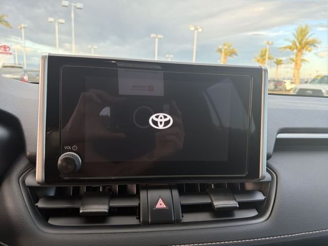 2025 Toyota RAV4 XLE - Photo 20