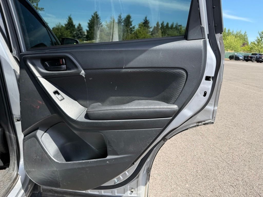 Used 2018 Ice Silver Metallic Subaru 2.5i Premium image 22