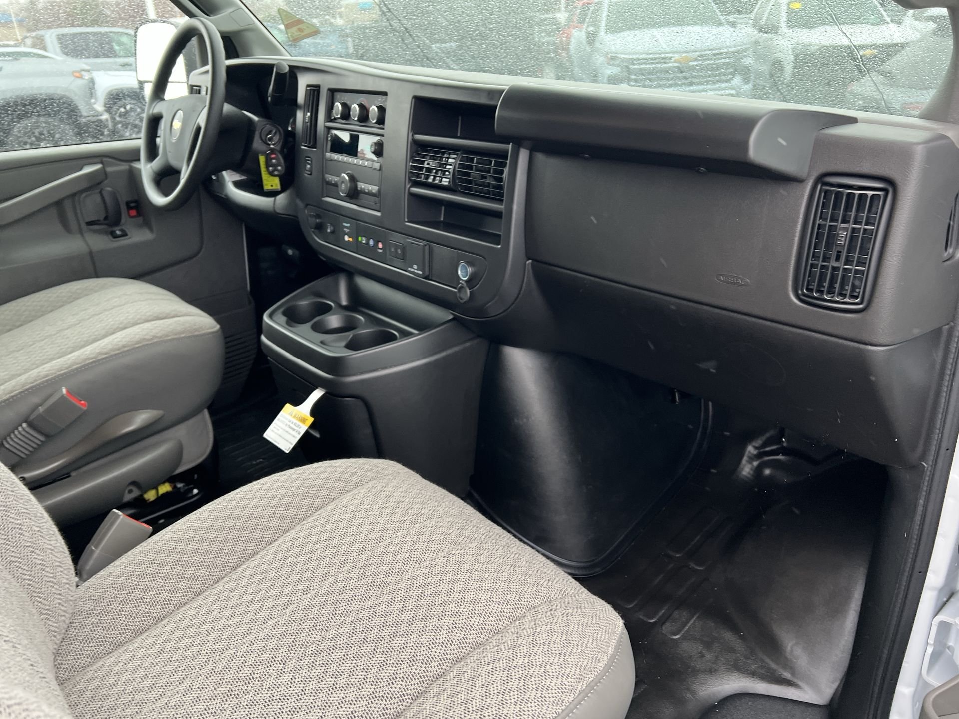 2025 Chevrolet Express Cargo Work Van - Photo 9