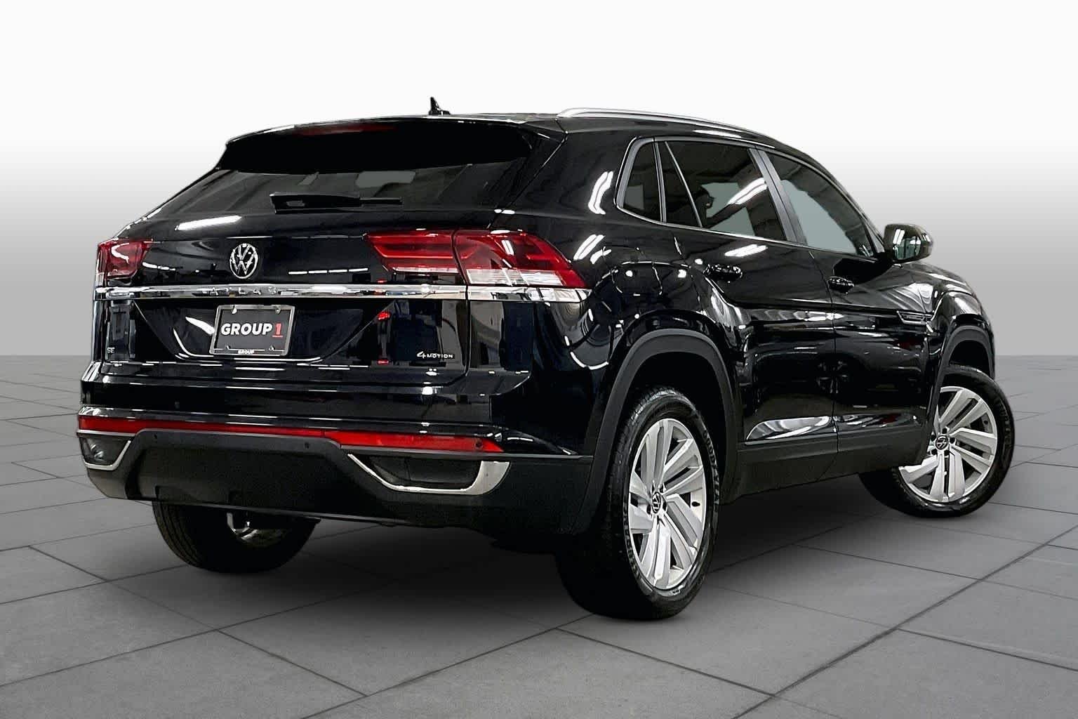 Used 2023 Deep Black Pearl Volkswagen 2.0T SE w/Technology image 13