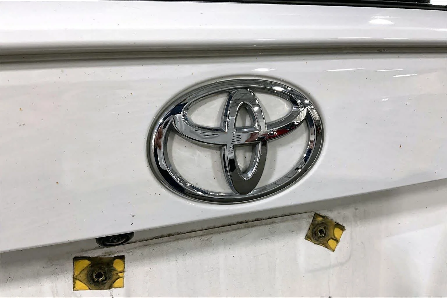 Used 2025 Ice Cap Toyota Hybrid XLE image 10