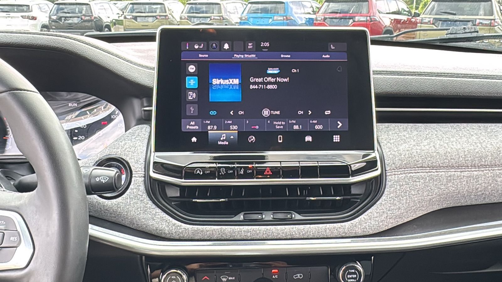 Used 2023 Black Jeep Latitude Lux image 27