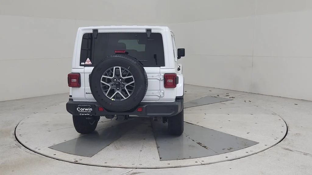 New 2026 Bright White Clear-Coat Exterior Paint Jeep Sahara image 13