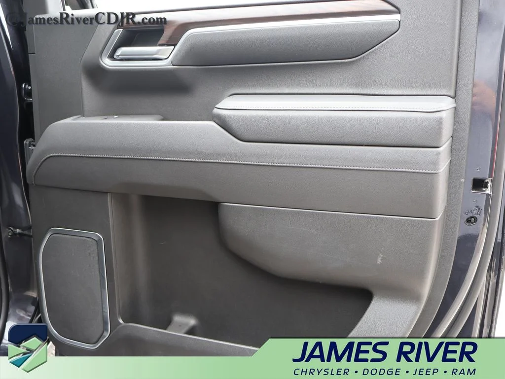Used 2025 Silver GMC SLT image 11