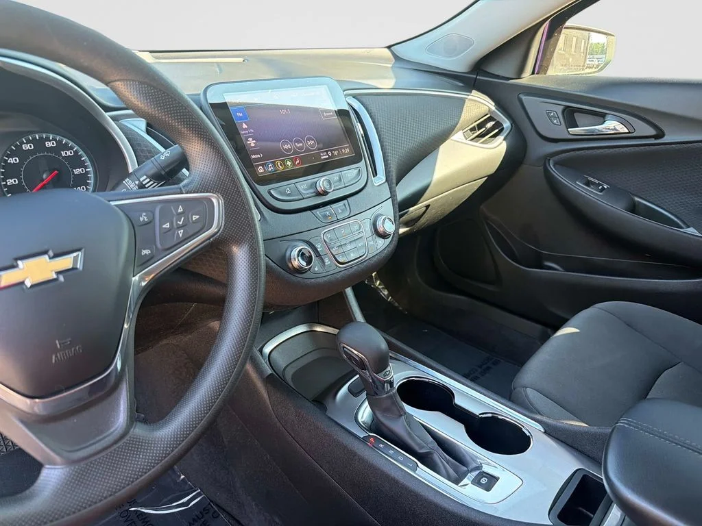 Used 2022 Silver Chevrolet LT image 28