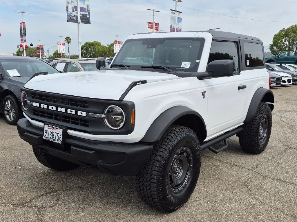 Used 2025 Oxford White Ford Base image 3