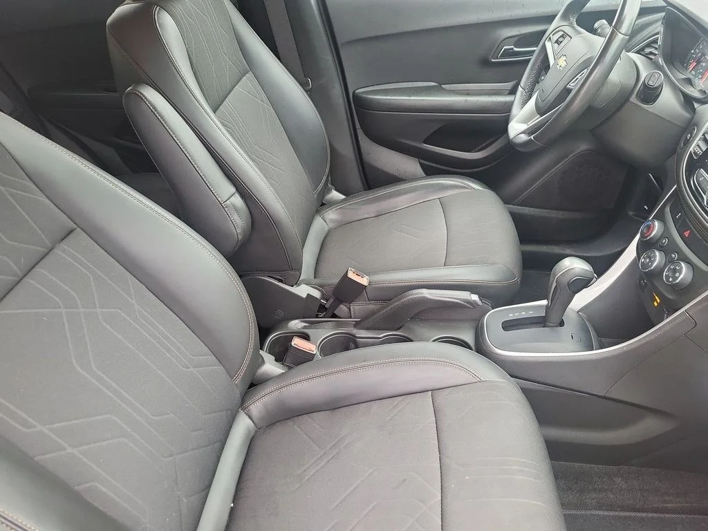 Used 2022 Silver Ice Metallic Chevrolet LT image 33