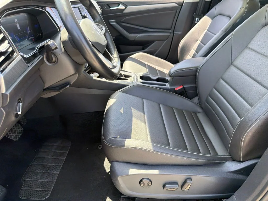 Used 2024 Gray Volkswagen 1.5T SE image 19