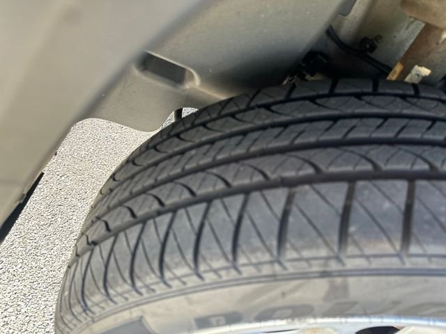 Used 2015 Silver Jeep Latitude image 5