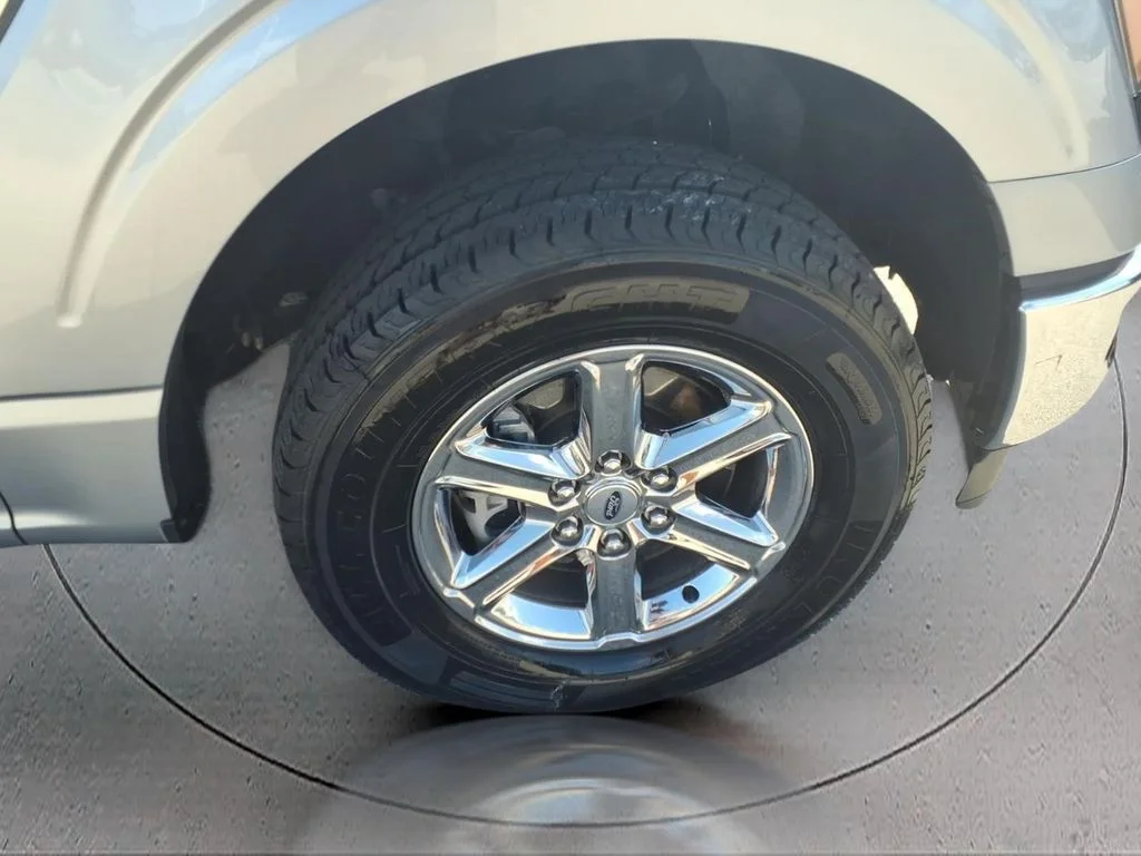 Used 2024 Silver Ford XLT image 4