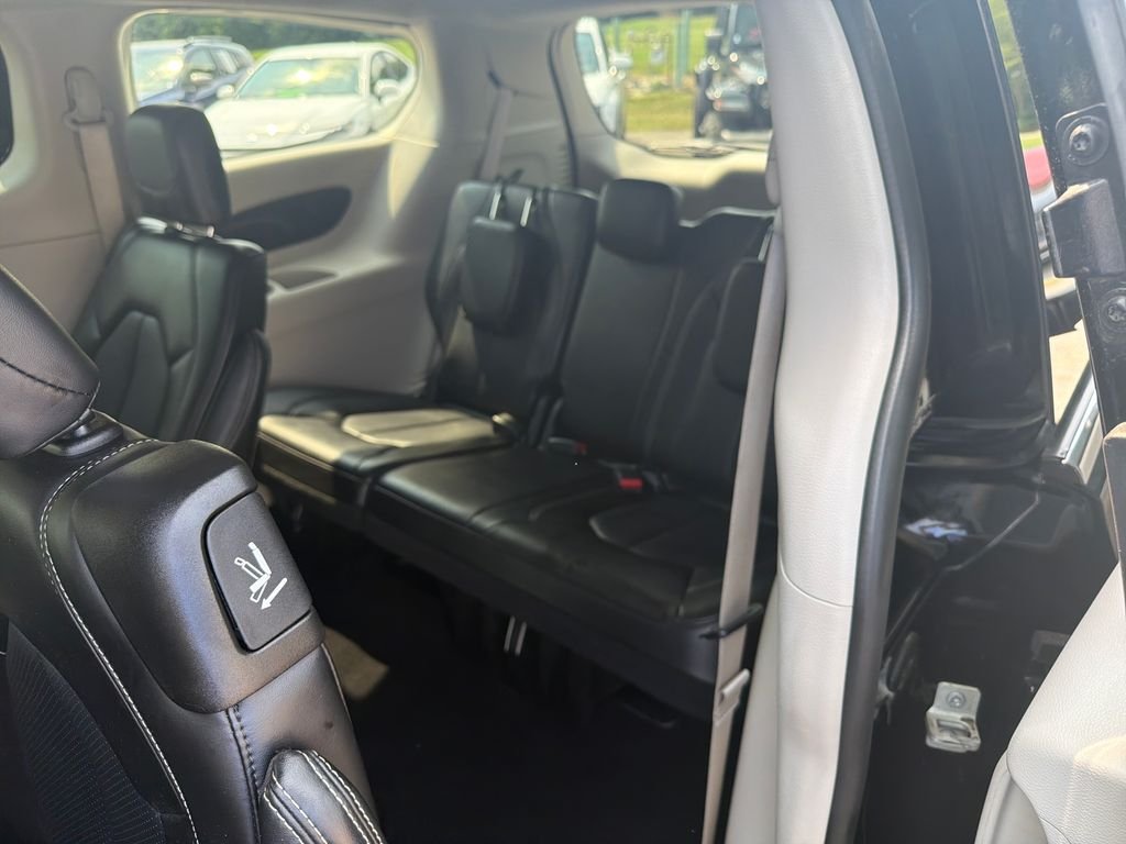 Used 2024 Black Chrysler Touring L image 23