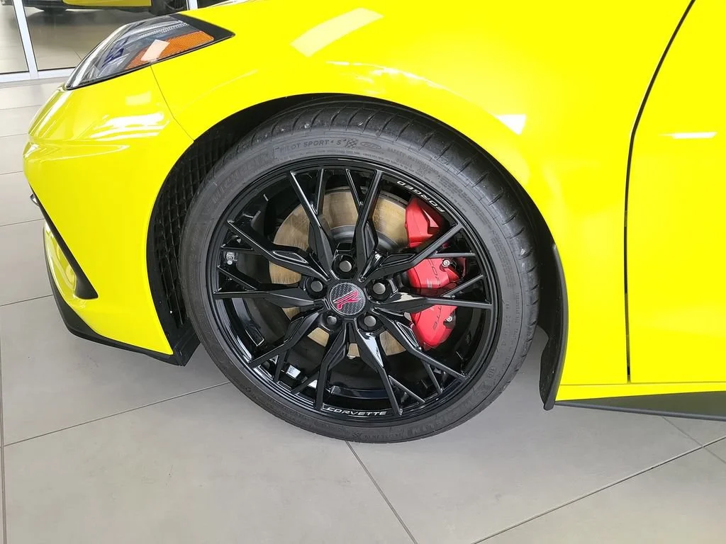 Used 2023 ACCELERATE YELLOW METALLIC Chevrolet 3LT image 16