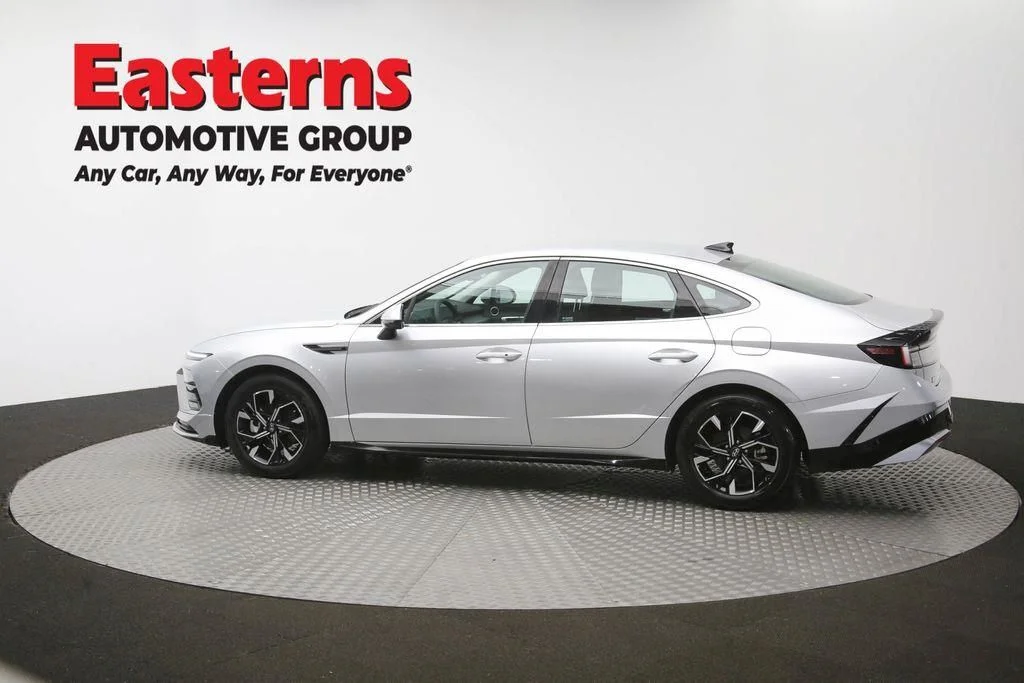 Used 2025 Silver Hyundai SEL image 64