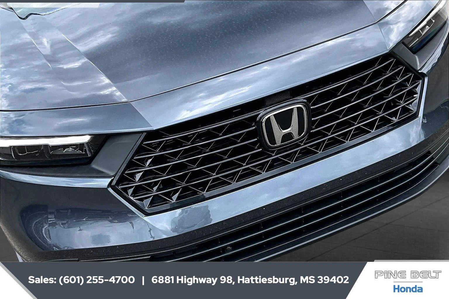 Used 2025 Meteorite Gray Metallic Honda LX image 21