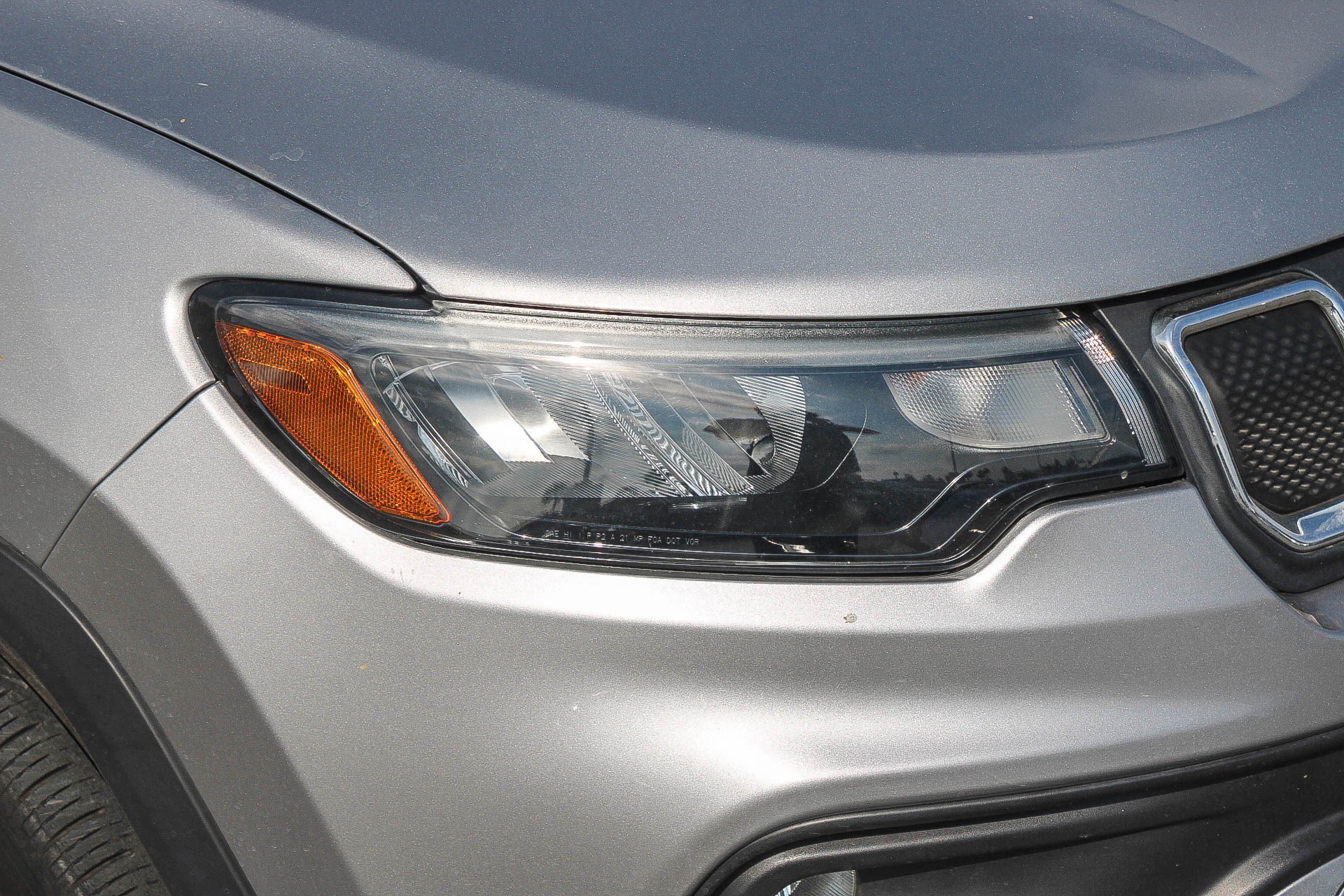 Used 2022 Billet Silver Metallic Clearcoat Jeep Latitude image 2